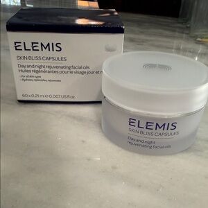 ELEMIS Skin Bliss Capsules - White and Blue Packaging